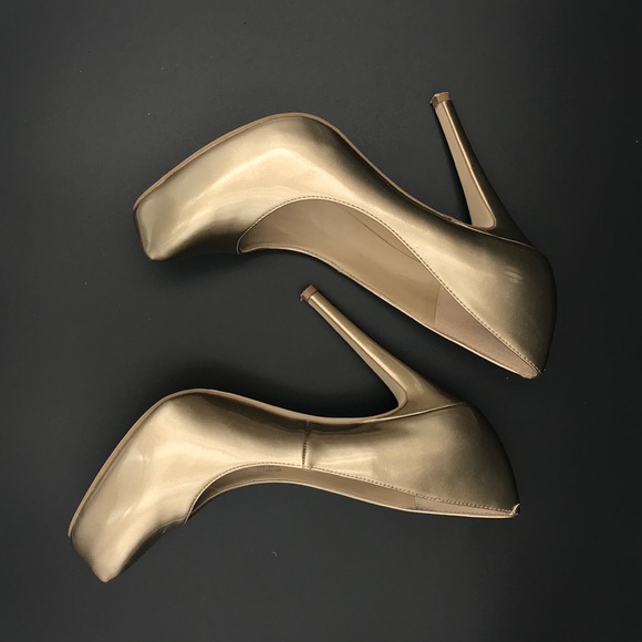 BCBGeneration Shoes - BCBG champagne Pumps